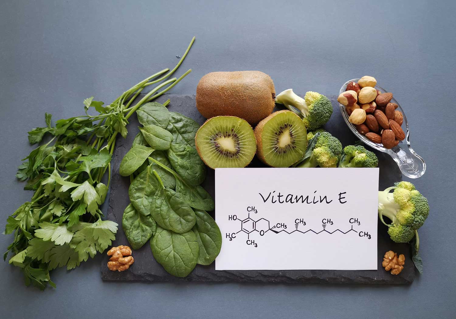 Vitamin E Lebensmittel – Die besten Quellen für eine ausreichende Zufuhr von Vitamin E. Vitamin E Lebensmittel: Nahrungsmittel, die reich an Vitamin E sind und die Haut- sowie Zellgesundheit fördern.