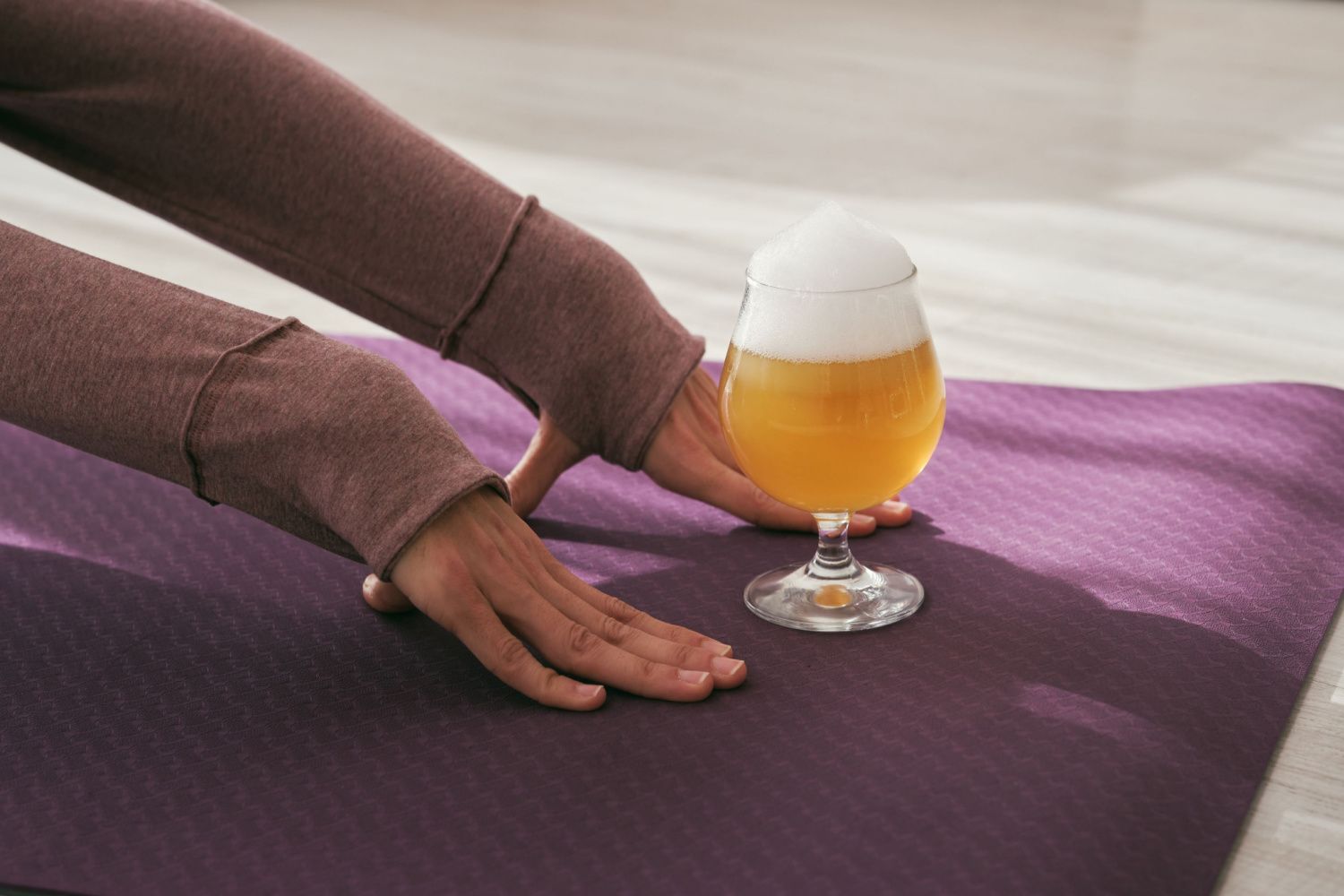 Sport und Alkohol – Wie Alkoholkonsum die Fitness und Erholung beeinflusst. Sport und Alkohol: Auswirkungen von Alkoholkonsum auf die sportliche Leistung und Regeneration.