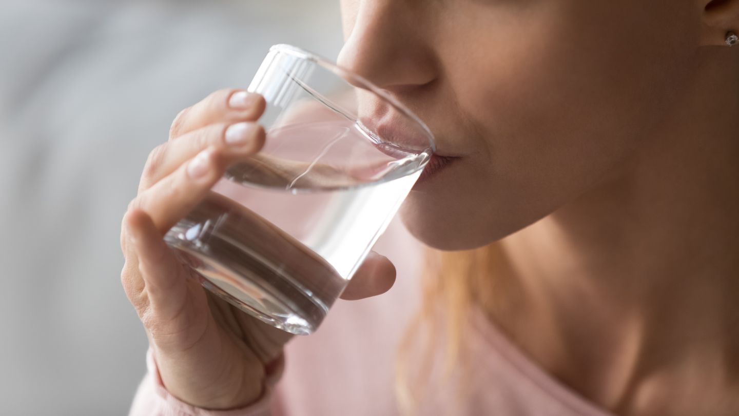 Vasopressin – Wie Vasopressin den Körper unterstützt und die Flüssigkeitsbalance steuert. Vasopressin: Das Hormon, das den Wasserhaushalt im Körper reguliert und den Blutdruck beeinflusst.
