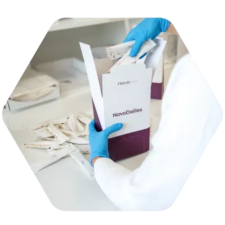 Die NovoDailies werden produziert und verpackt. Die NovoDailies werden produziert und verpackt.