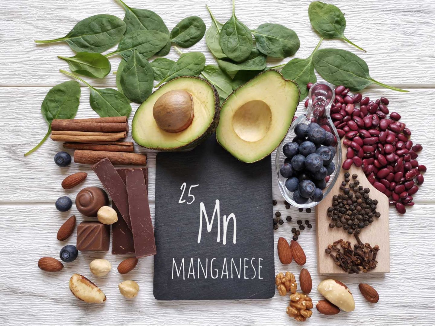 Mangan – Die Bedeutung des Spurenelements für Gesundheit und Wohlbefinden. Mangan: Ein essentielles Spurenelement für Knochen, Stoffwechsel und antioxidative Funktionen.