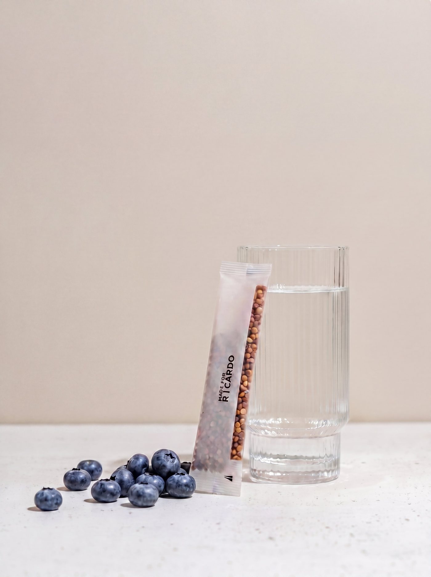 NovoShapies Sachet mit Heidelbeeren und Wasser
